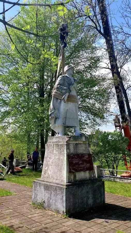 Памятник советским солдатам в Меркине