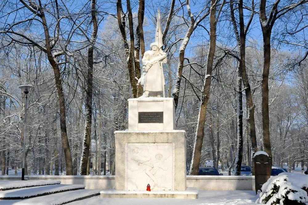 Памятник советским воинам в Юрбаркасе