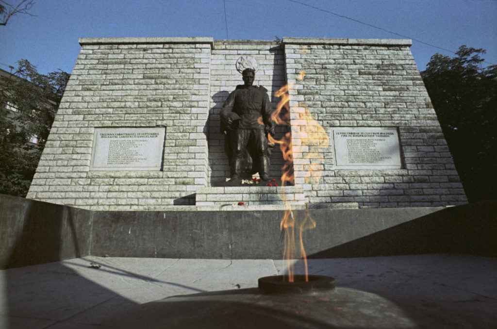 Бронзовый солдат в Таллине