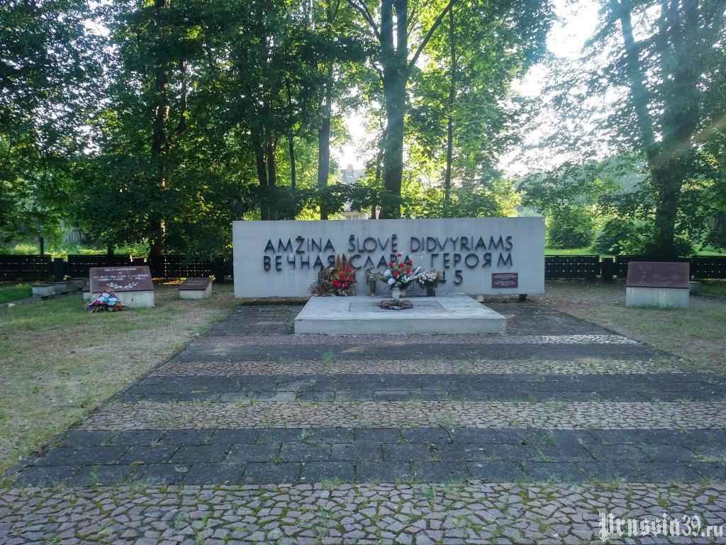 Памятник советским воинам в Гаргждай