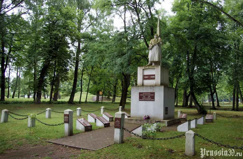 Памятник советским воинам в Раудоне